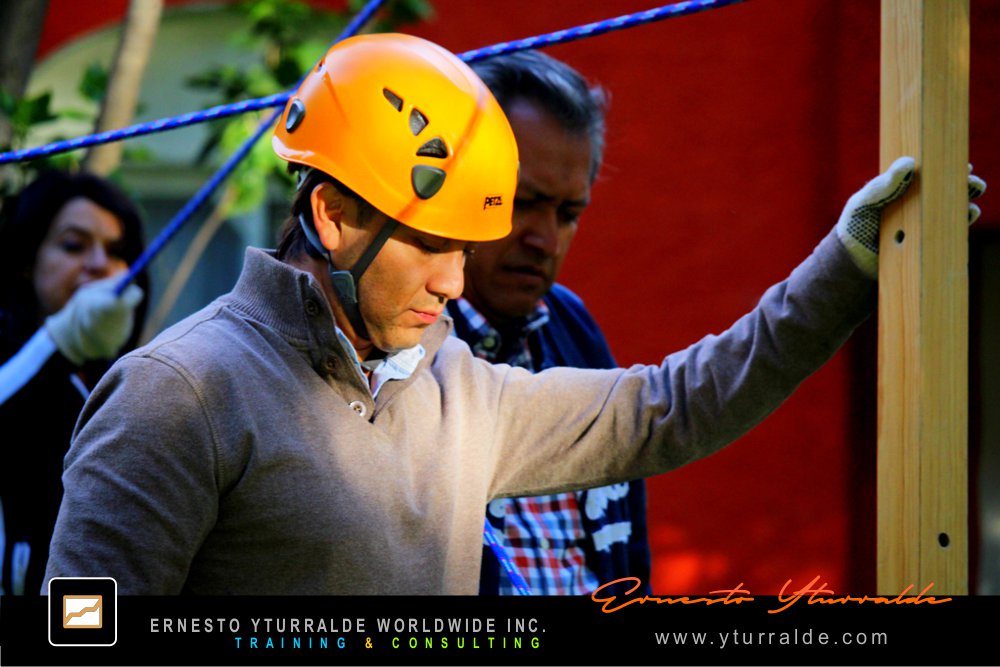 Team Building Ecuador Talleres de Cuerdas Bajas | Team Building Empresarial para el desarrollo de equipos de trabajo en Quito